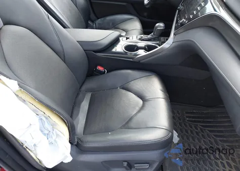 2018 Toyota Camry Xse z USA, uszkodzony, nr VIN 4T1B61HK2JU598066